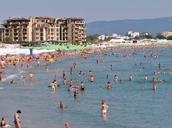 14 болгарских пляжей и яхт-порт встречают отдыхающих «Голубыми флагами»