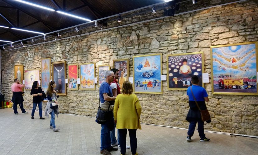 В Бургасе открылась выставка художников из России под названием „От всего сердца“