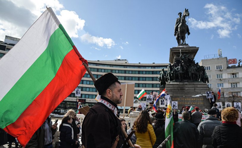 Болгары поддерживают борьбу правительства с коронавирусом 