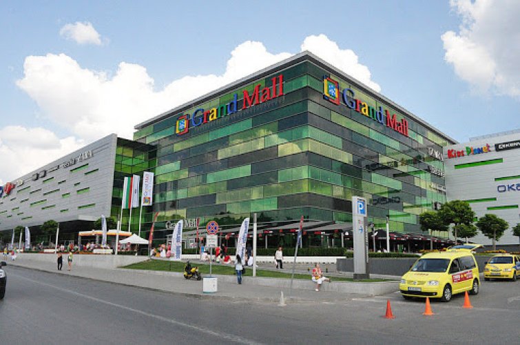 В Болгарии с понедельника начали работать торговые центры